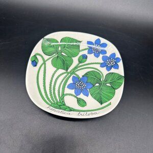 Arabia Finland Plate Hepatica Triloba Esteri Tomula Wall Hanging Blue Flowers